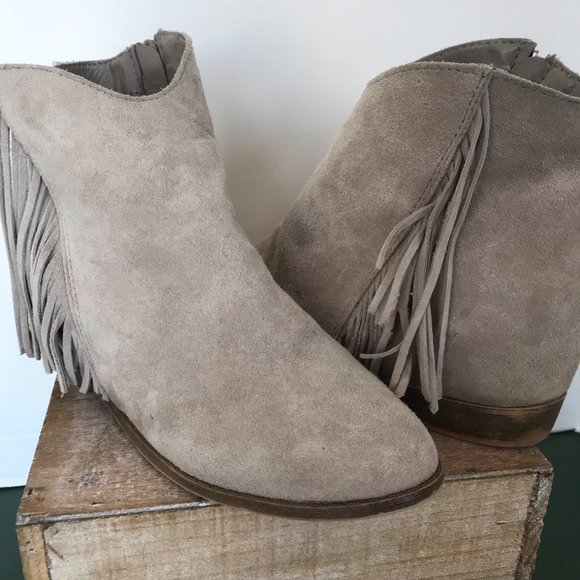 Mudd Beige Leather Fringe Wedge Ankle Boots - Picture 4 of 8